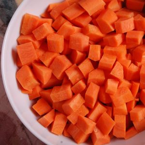Zanahoria congelada en cubos
